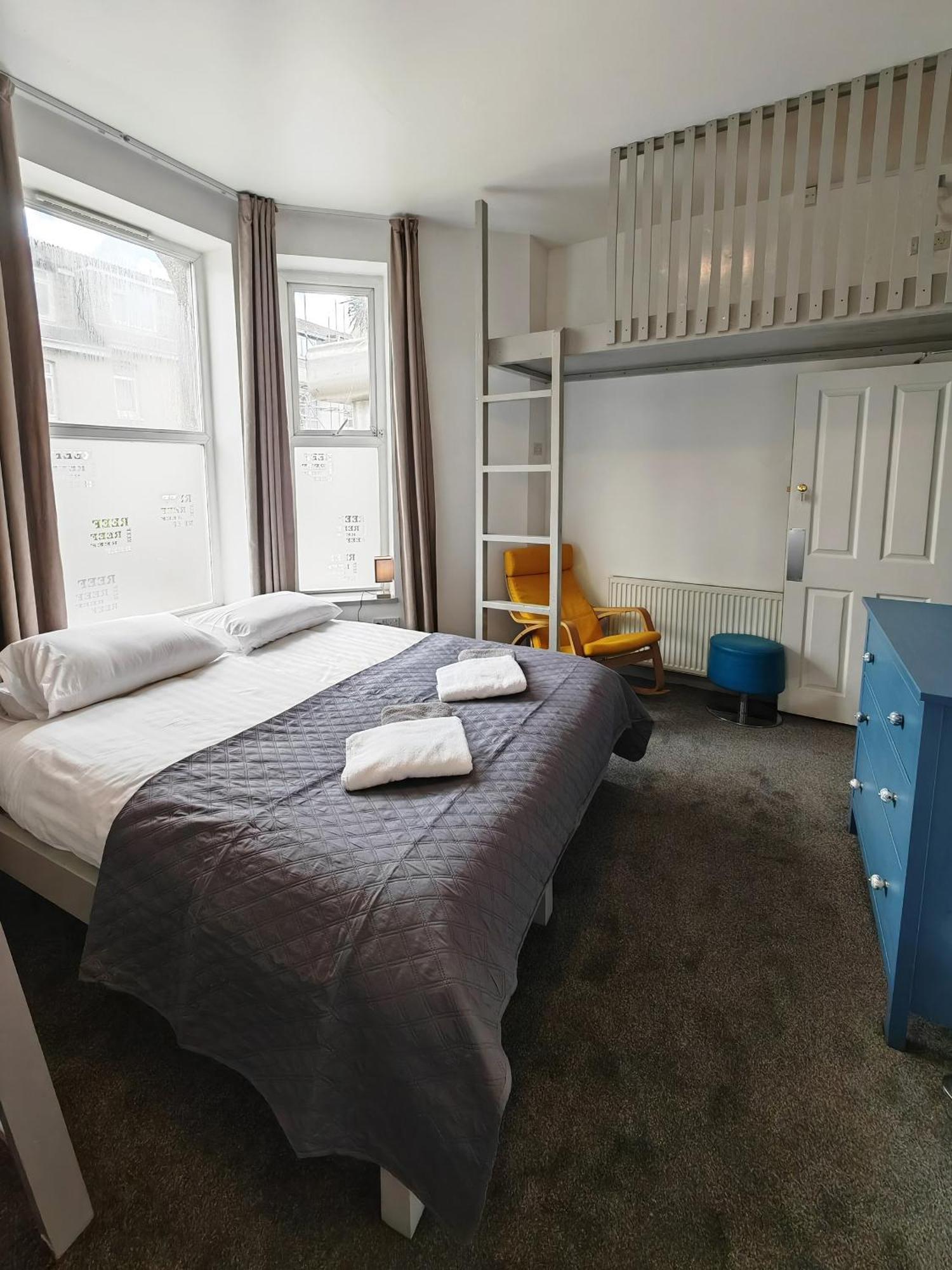 Town Hotel 2*